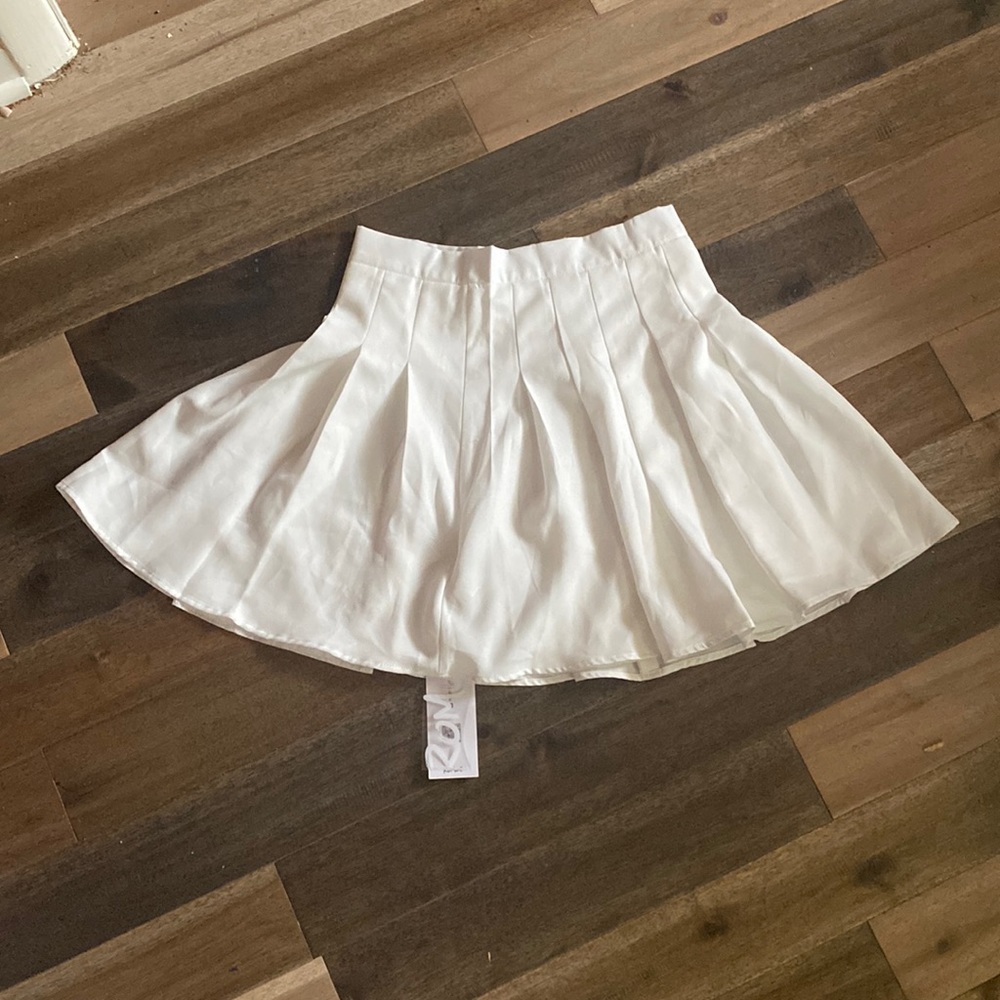 Pleated Tennis Skirt.Size 4,brand new.Bought for senior pictures but was too big